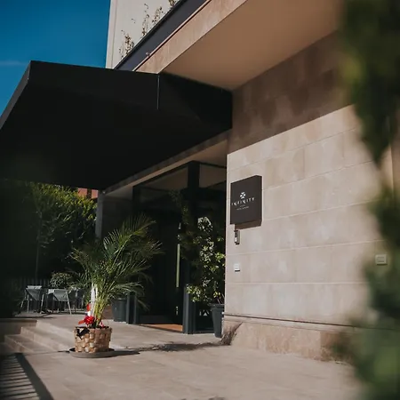 Hotel Infinity & 4*